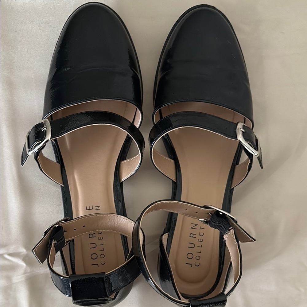 Journee Collection Women's Black Mary Jane Flats